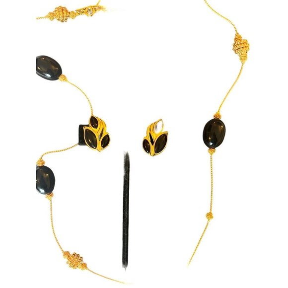 Trifari Set VTG 2 Necklaces PLUS Black Enamel Gold Clip Earrings Work Perfect - Picture 8 of 13